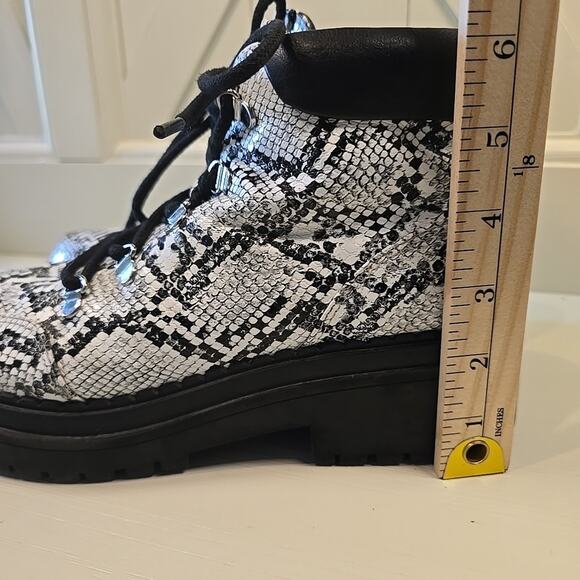 Indigo Road Y2K Grunge Combat Boot Women's 9M Chunky Platform Python Goth - Picture 11 of 11